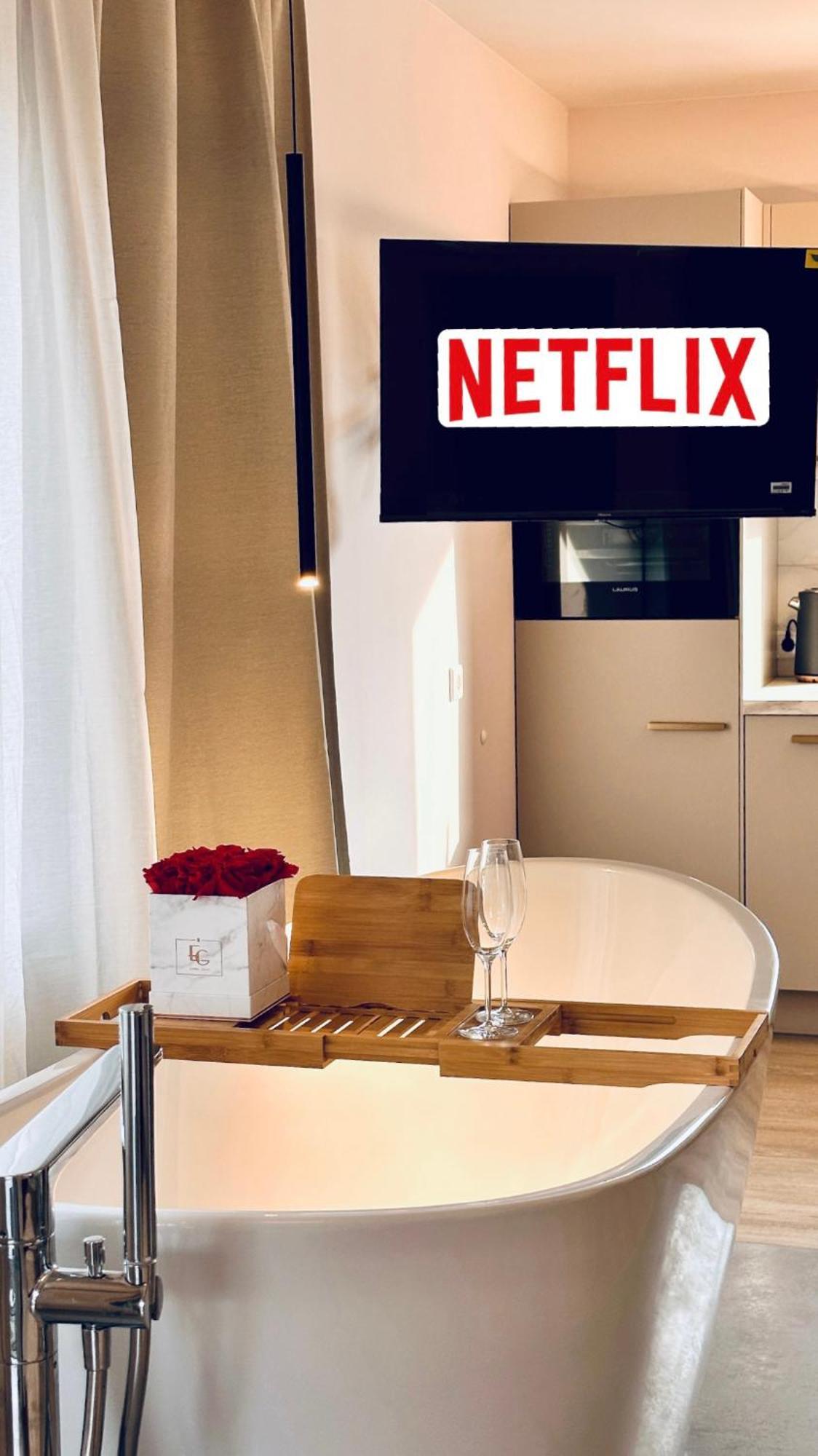 Leonardo Wuerzburg I Freistehende Badwanne Apartment Екстериор снимка