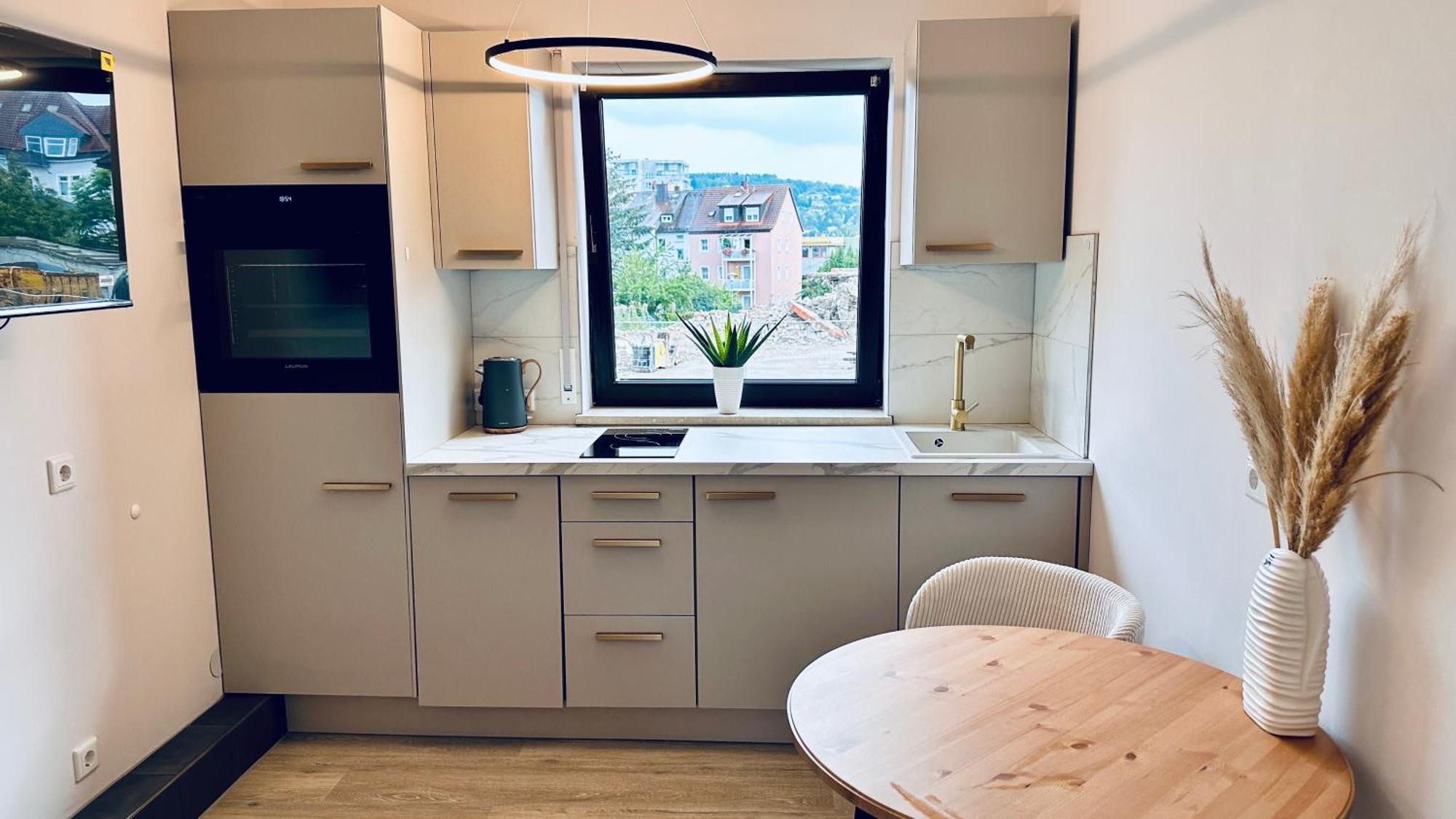 Leonardo Wuerzburg I Freistehende Badwanne Apartment Екстериор снимка