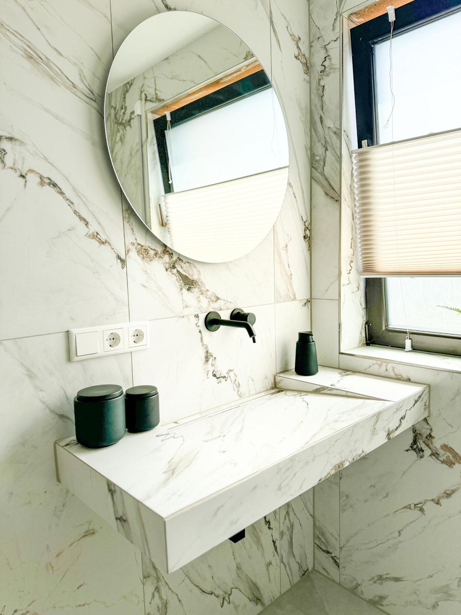 Leonardo Wuerzburg I Freistehende Badwanne Apartment Екстериор снимка