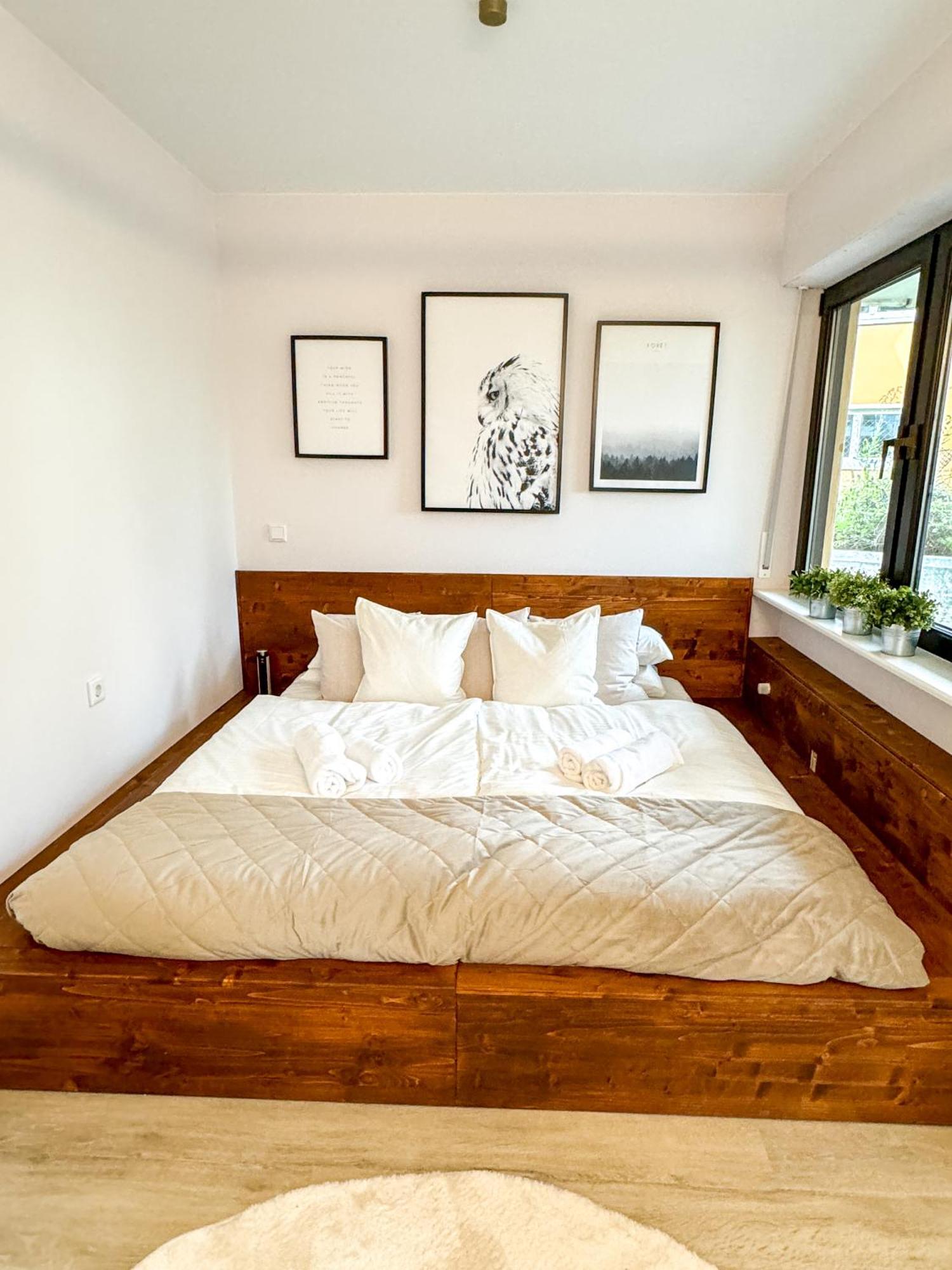 Leonardo Wuerzburg I Freistehende Badwanne Apartment Екстериор снимка